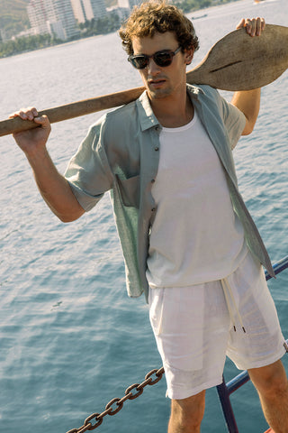 Shorts Costa blanco y Camisa azul para hombre — Îlot, Ropa de playa, Verano, Para toda ocasión, Gafas