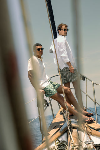 Camisa Bora Bora y Camiseta cuba blanca y Pantaloneta baño para hombre — Îlot, Ropa de playa, Verano, Gafas, Sandalias